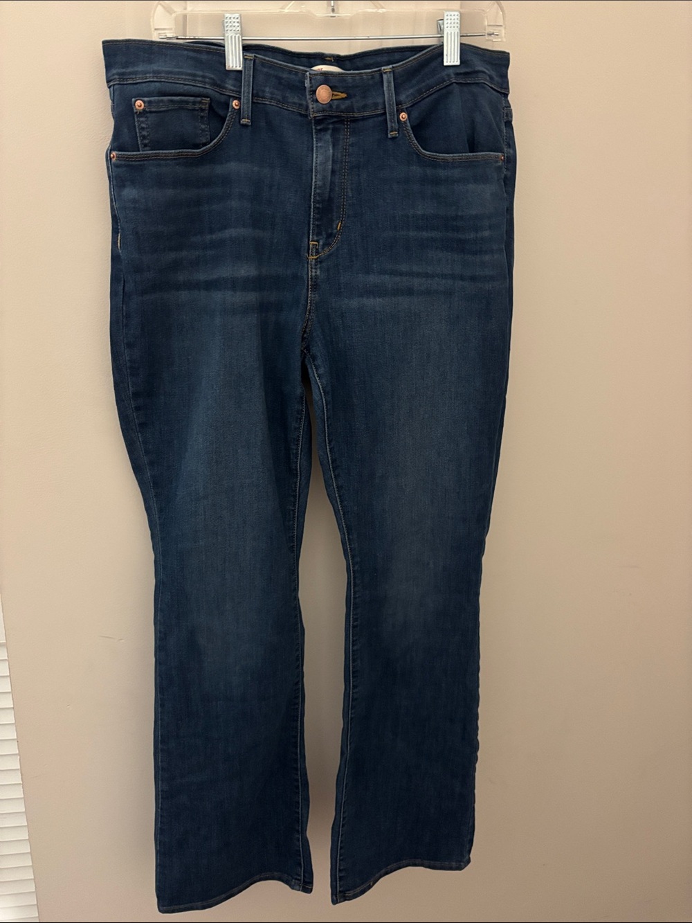 Levi’s Dark Blue mid rise bootcut Jeans Levi’s signature 14